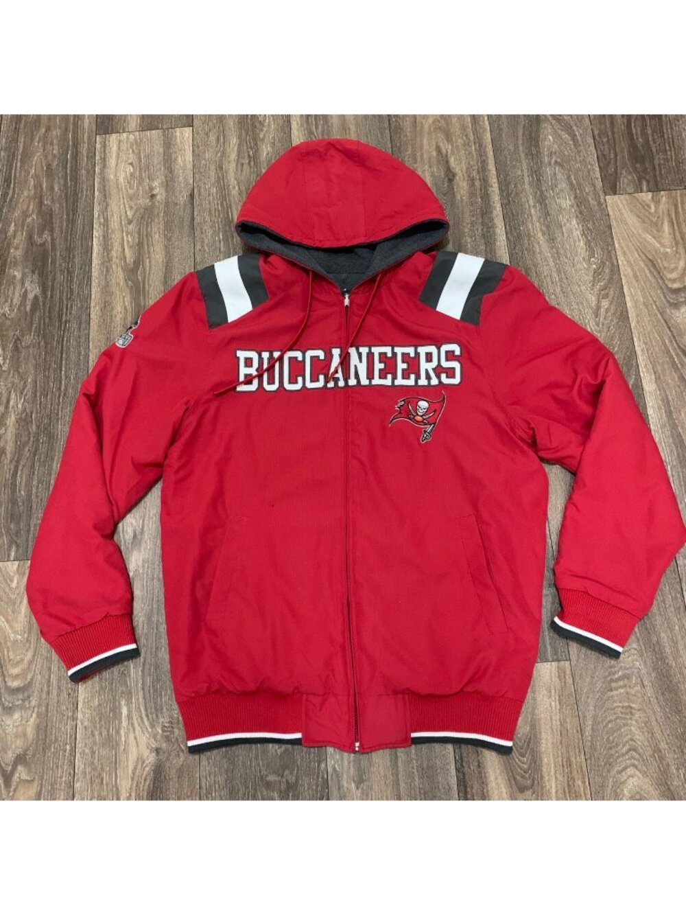 NFL Tampa Bay Buccaneers Reversible Hoodie Men’s M Red Gray Windbreaker Big Logo